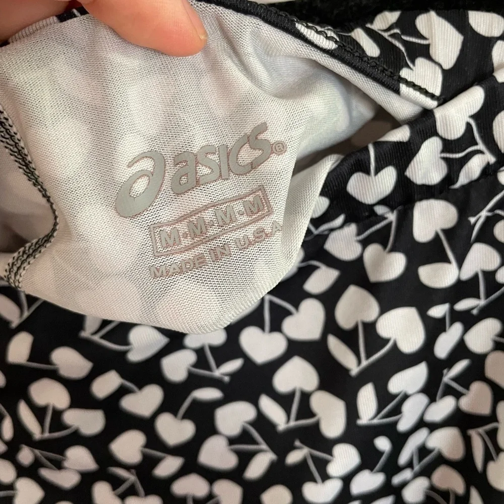 ASICS Medium Athletic Shorts 4” Inseam in 🍒 Print 🍒 - Picture 3 of 8